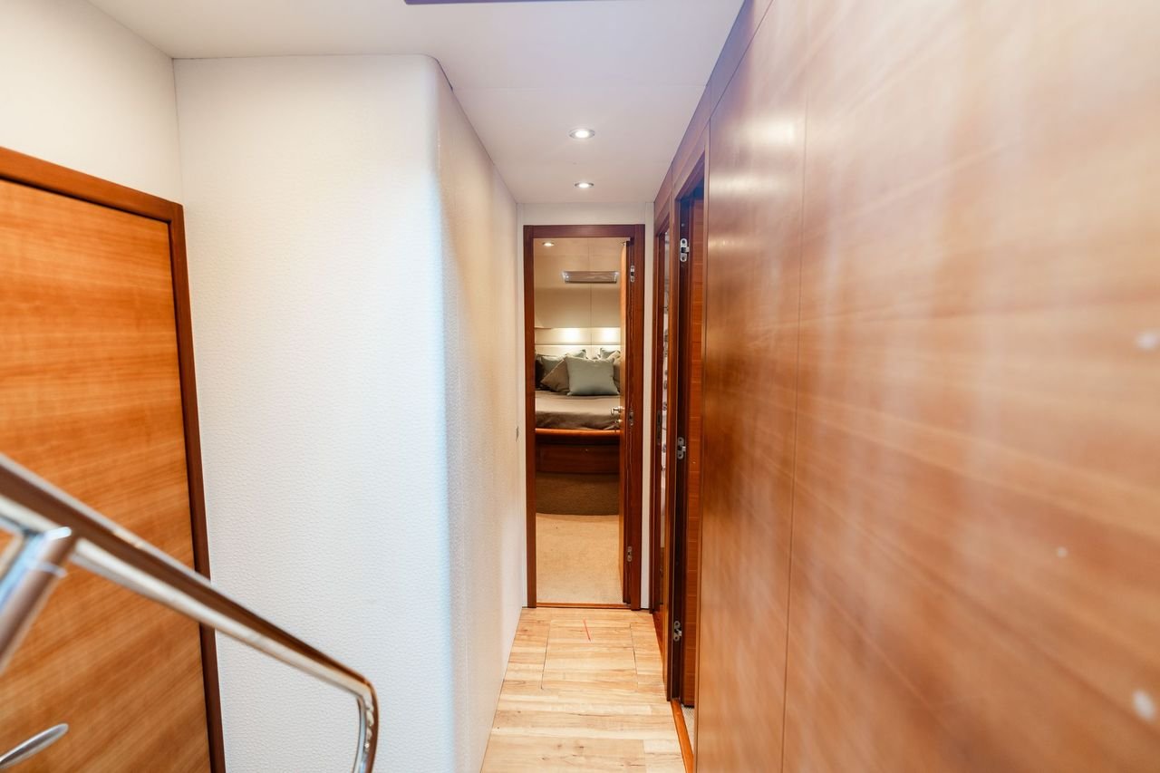 75ft Aicon cabin hallway