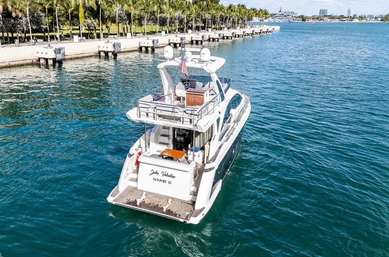 Azimut 52 Julia Valentine stern
