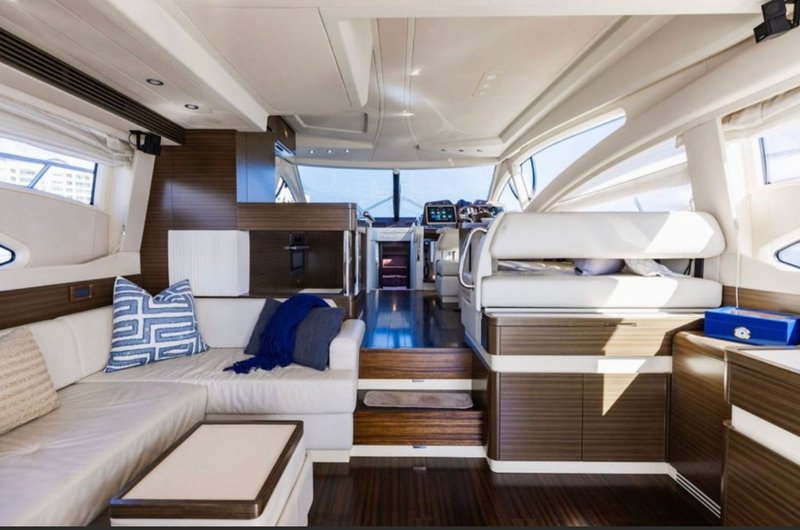 Azimut 55 interior salon