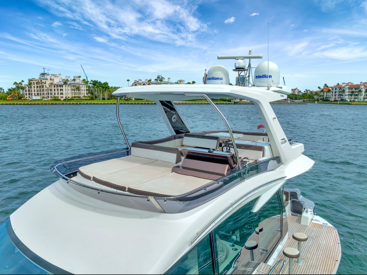 Galeon 53 flybridge sunpad