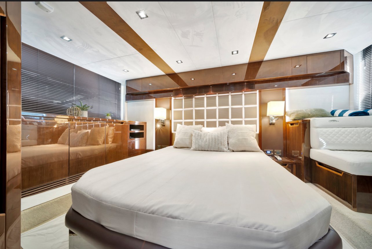 Galeon 53 master cabin