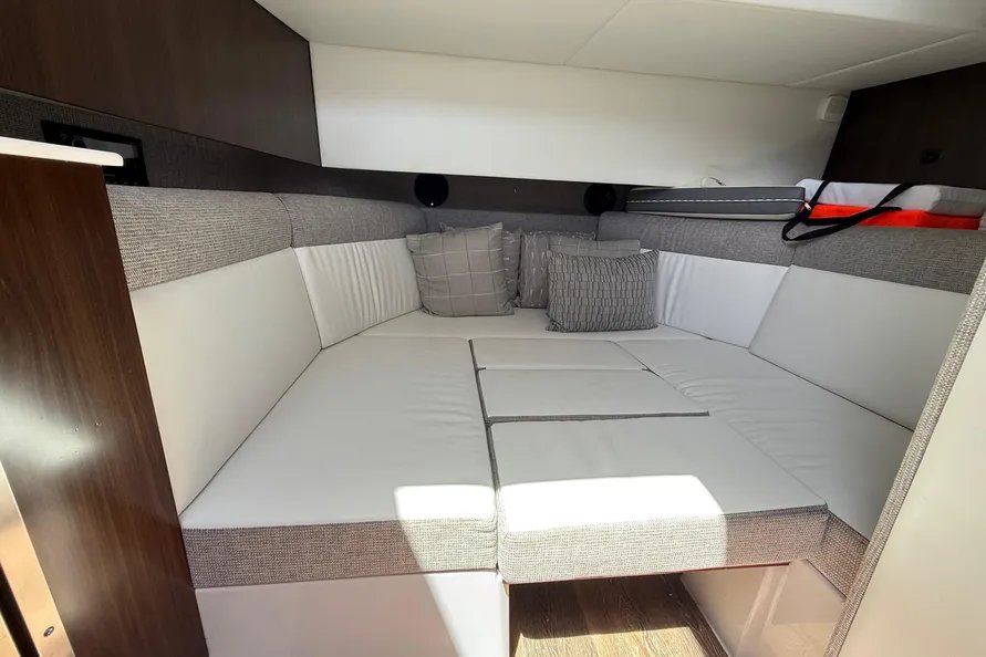 38ft GLS Cruiser cabin lounge