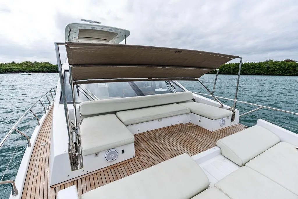 Le Grand Bleu aft sunpad