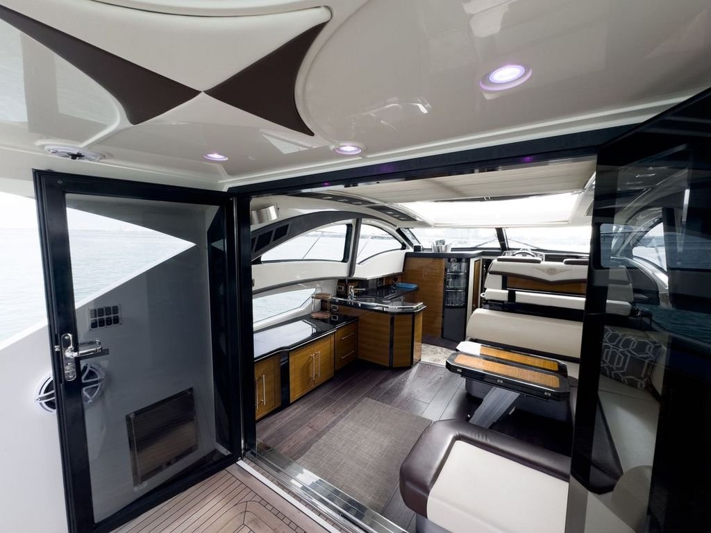 Marquis Sport Coupe salon interior