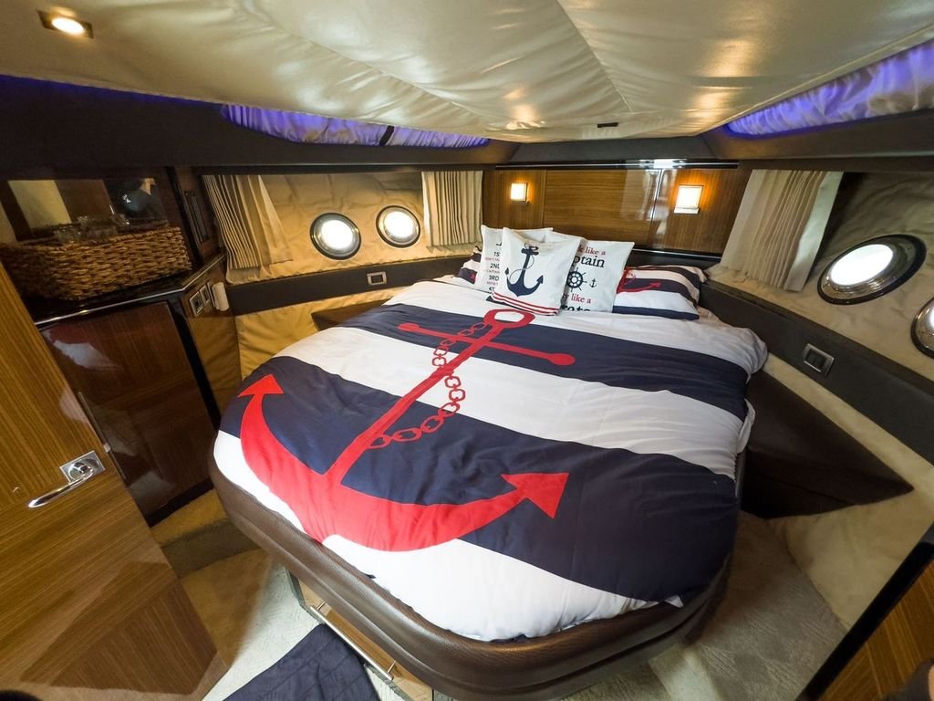 Marquis Sport Coupe master cabin