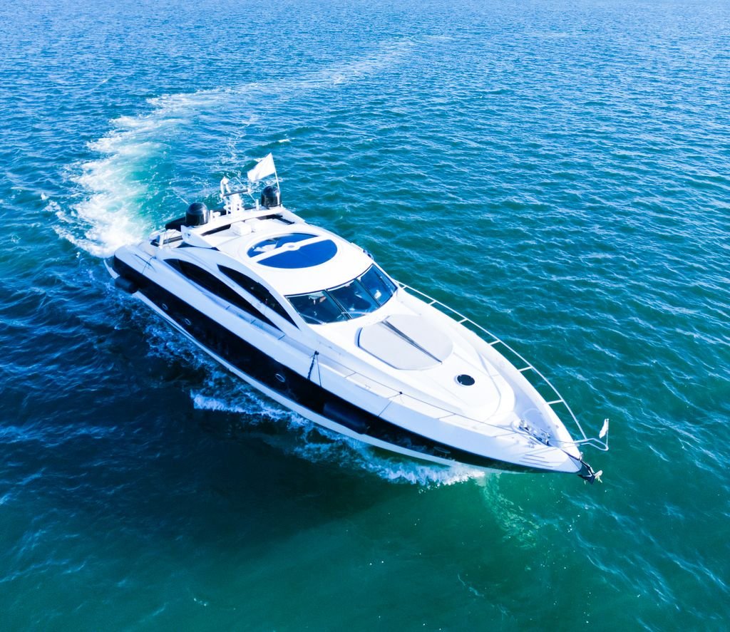 82ft Sunseeker Predator aerial
