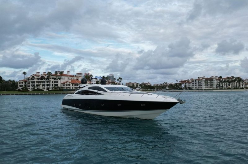 82ft Sunseeker Predator