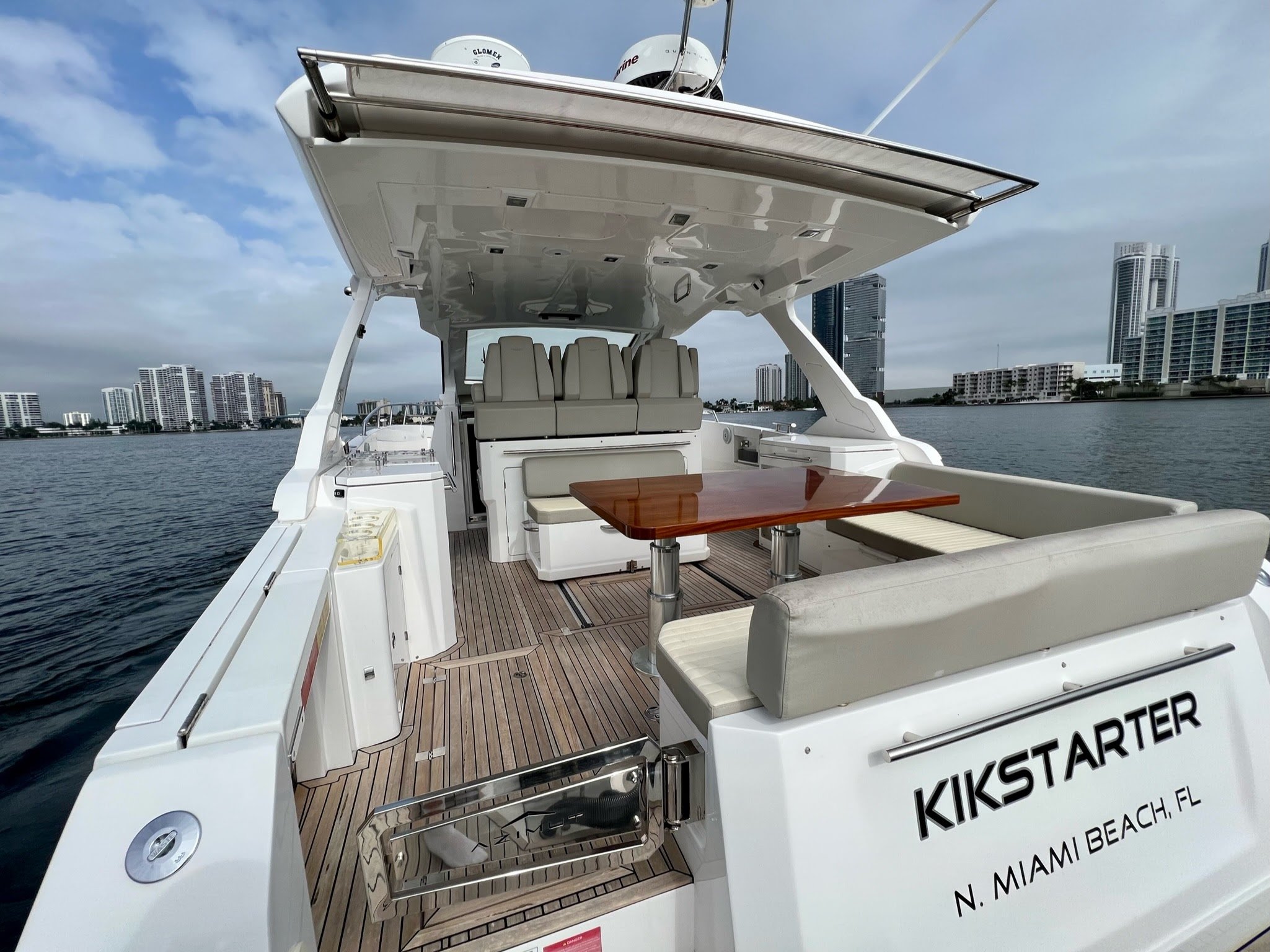 Azimut Verve Kikstarter aft deck